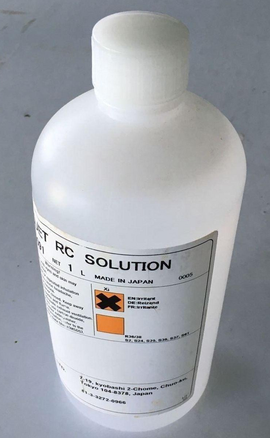 What are the types of UV printer head cleaning fluids and what are the precautions for use?